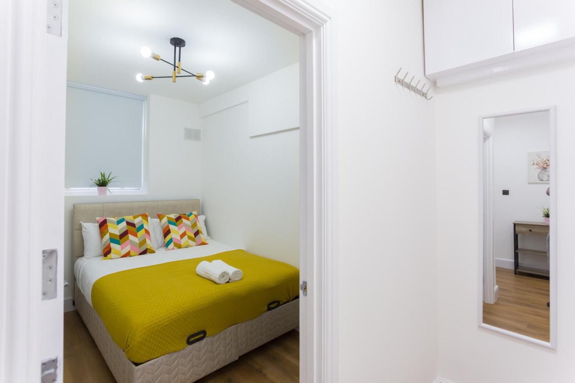 City Centre One Bedroom Apartment Next To Station, Newly Renovated Londres Exterior foto