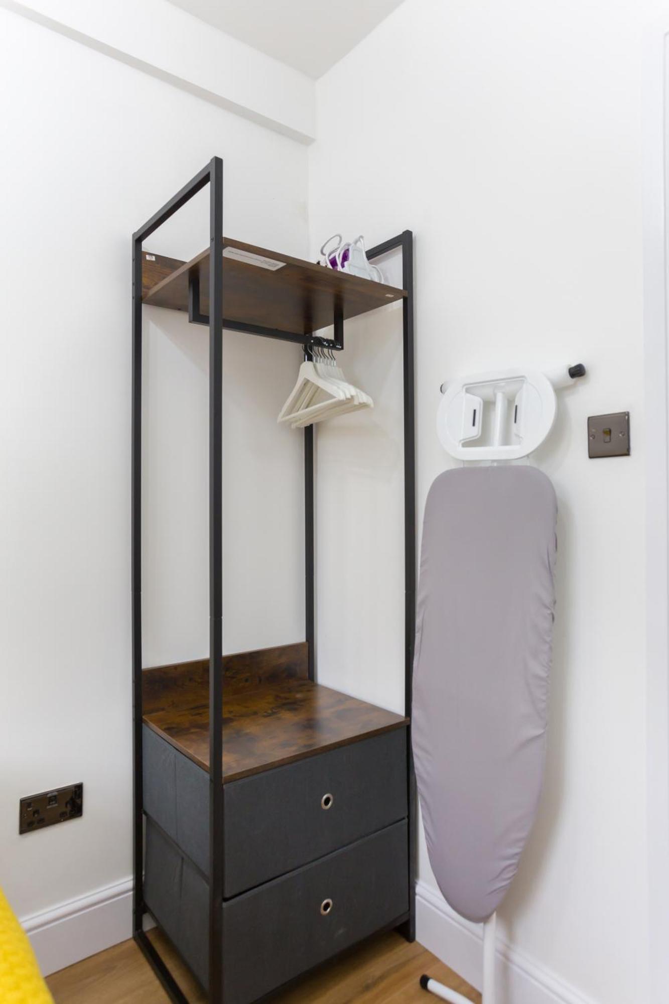 City Centre One Bedroom Apartment Next To Station, Newly Renovated Londres Exterior foto