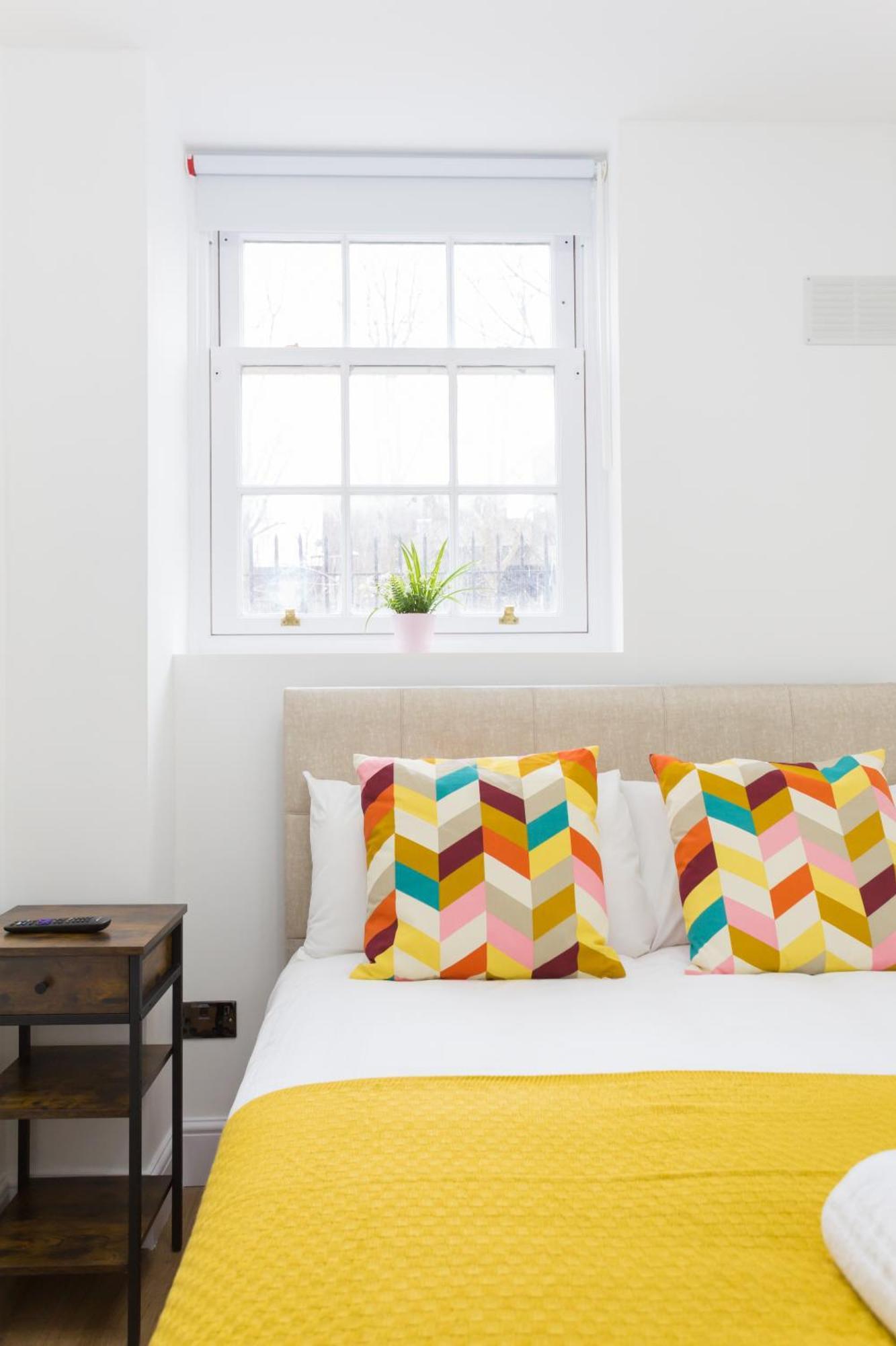 City Centre One Bedroom Apartment Next To Station, Newly Renovated Londres Exterior foto