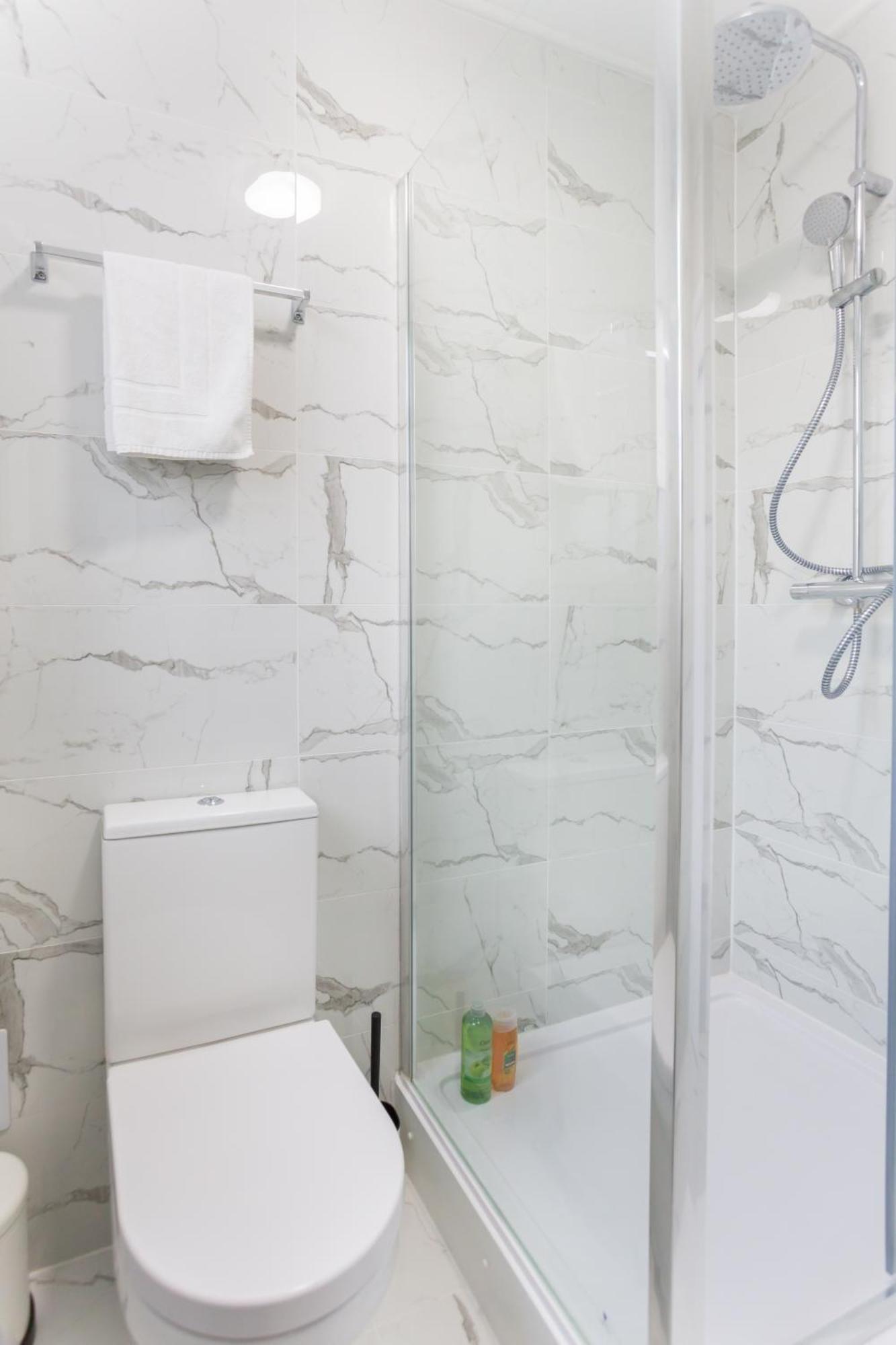 City Centre One Bedroom Apartment Next To Station, Newly Renovated Londres Exterior foto